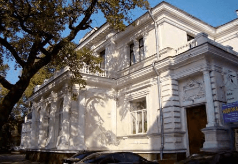 Колишній особняк сім'ї Алчевських. Збудований у 1893 році. Арх. О.М. Бекетов.