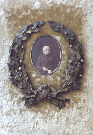 Адреса Х.Д. Алчевській від вчительок з нагоди 25-річчя недільної жіночої школи, що була піднесена їй у 1895 році. З фондів НМТШ.